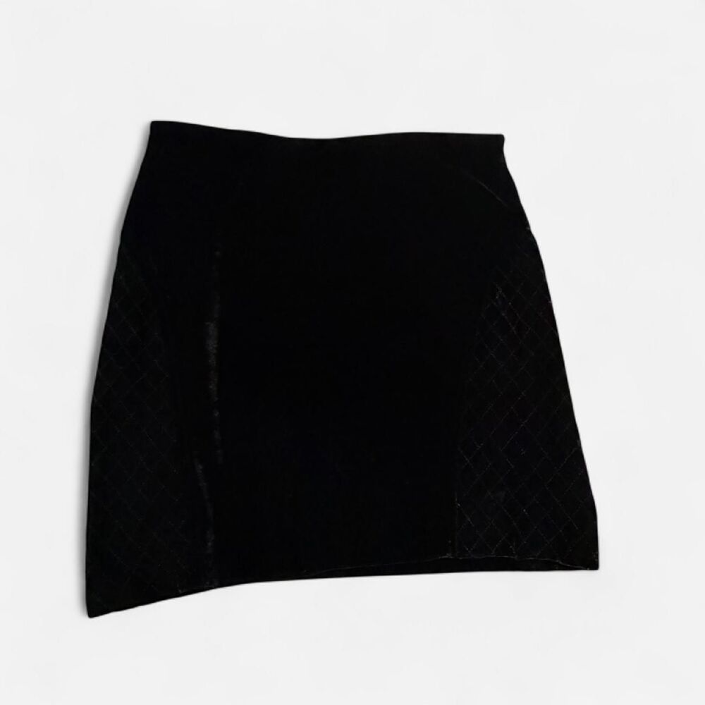 Simply Vera Women's Black velvet style short Skirt